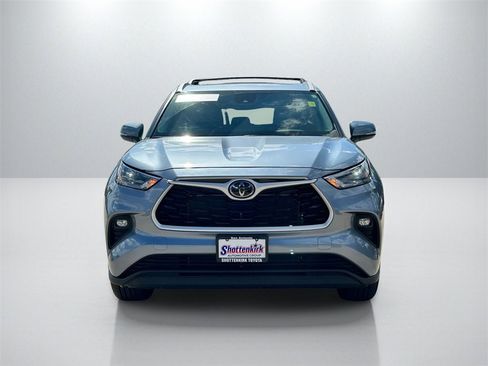 Certified 2024 Toyota Highlander XLE image 2
