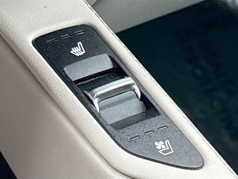 Used 2022 Kia Telluride EX image 21