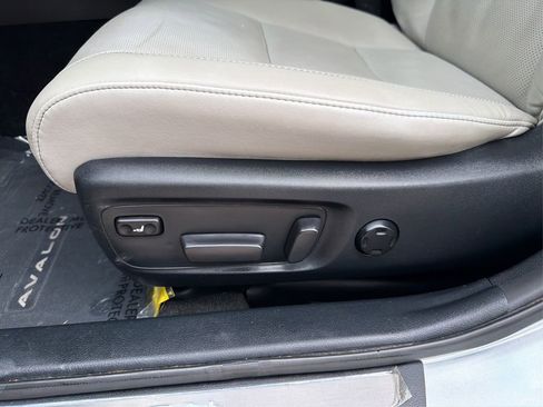 Used 2018 Toyota Avalon Limited image 20