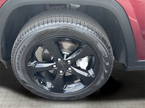 Certified 2024 Jeep Grand Cherokee Limited w/ Black Appearance Package image 45