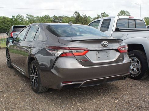 Used 2024 Toyota Camry SE w/ Convenience Package image 3