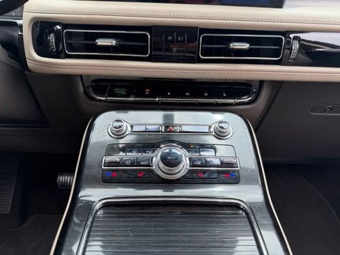 Certified 2022 Lincoln Nautilus FWD w/ Premium Package image 19