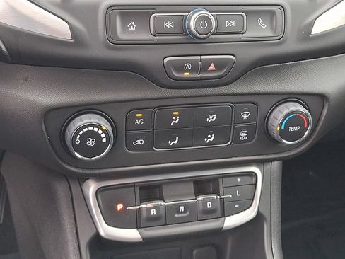 Used 2024 GMC Terrain SLE AWD/4WD image 15