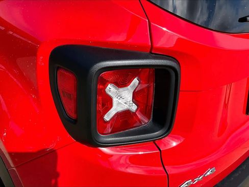 Used 2023 Jeep Renegade Latitude AWD/4WD image 27