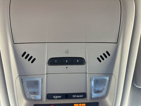 Used 2023 GMC Terrain SLT image 24