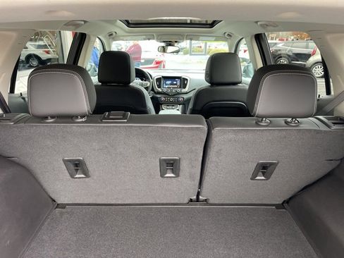 Used 2024 GMC Terrain Denali w/ Black Diamond Edition image 16