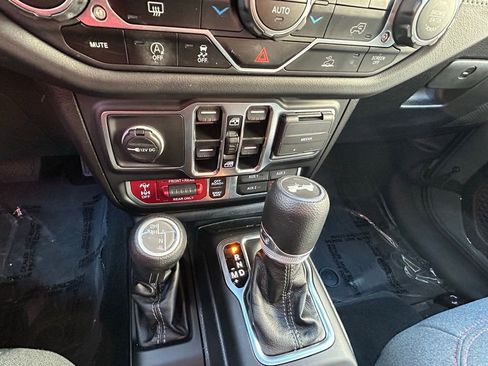 Certified 2024 Jeep Wrangler Unlimited Rubicon AWD/4WD image 22