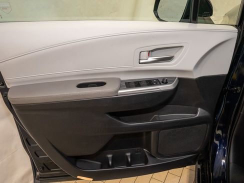 Used 2025 Toyota Sienna XLE image 14