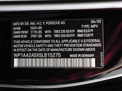 Used 2025 Porsche Macan AWD/4WD image 29