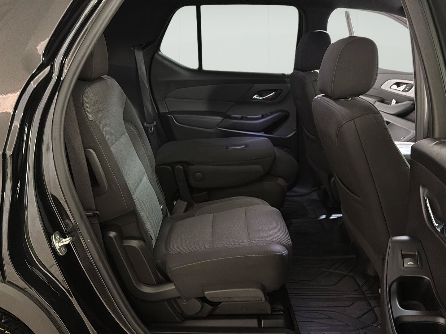 Used 2023 Chevrolet Traverse LT FWD image 19