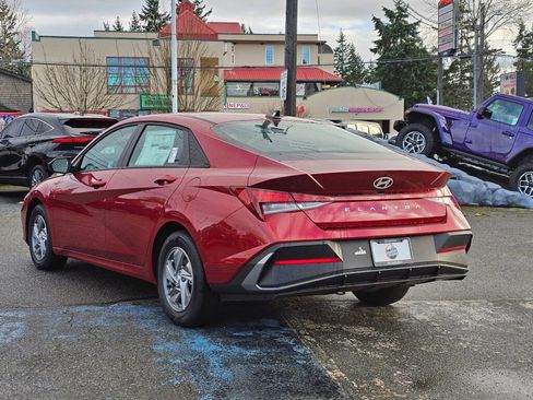 Used 2025 Hyundai Elantra SE image 5