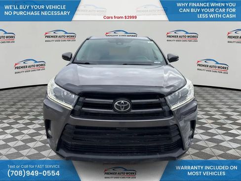 Used 2017 Toyota Highlander SE image 2
