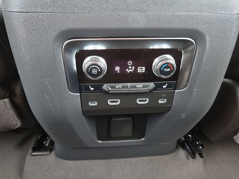 Used 2024 GMC Yukon XL Denali AWD/4WD image 11