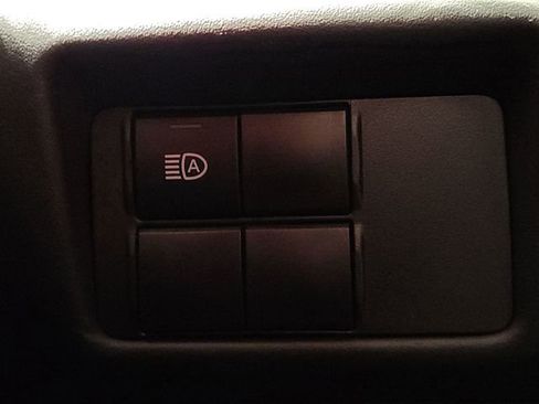 Used 2022 Toyota Highlander L FWD image 17