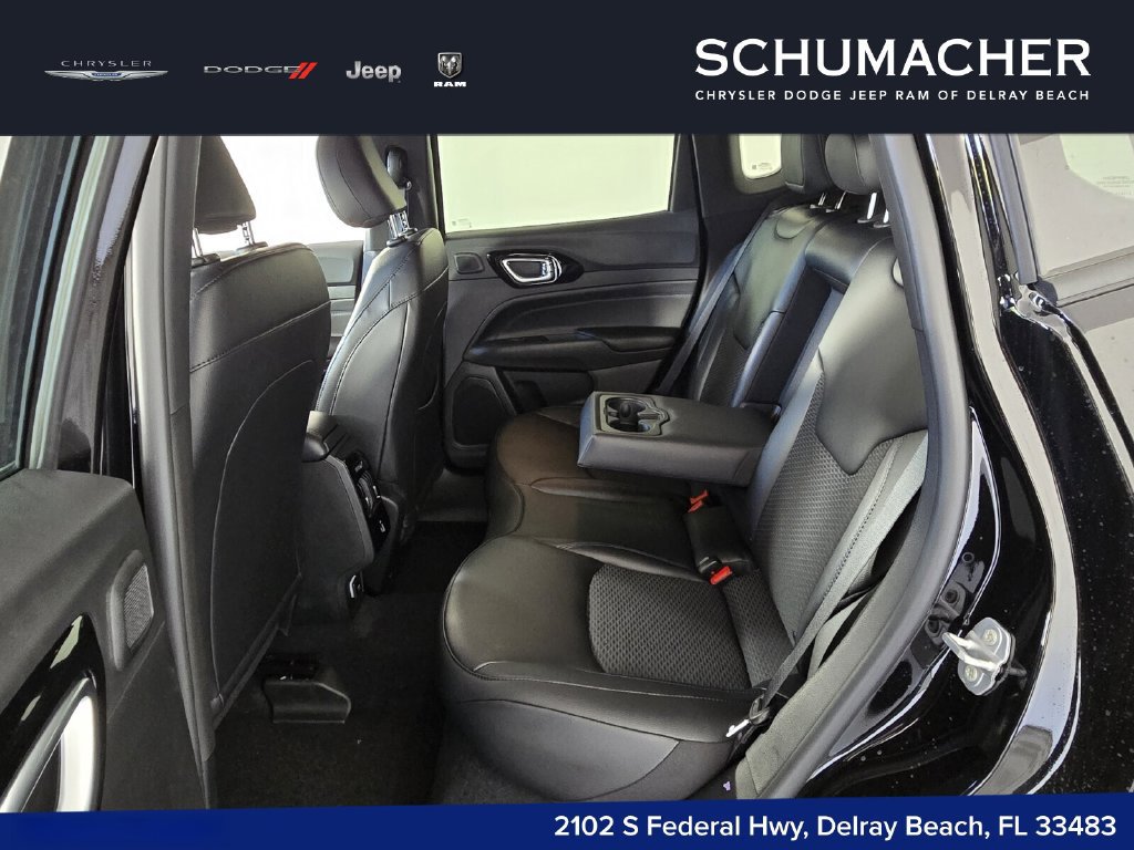 New 2026 Jeep Compass Latitude w/ Sun and Sound Group AWD/4WD image 8