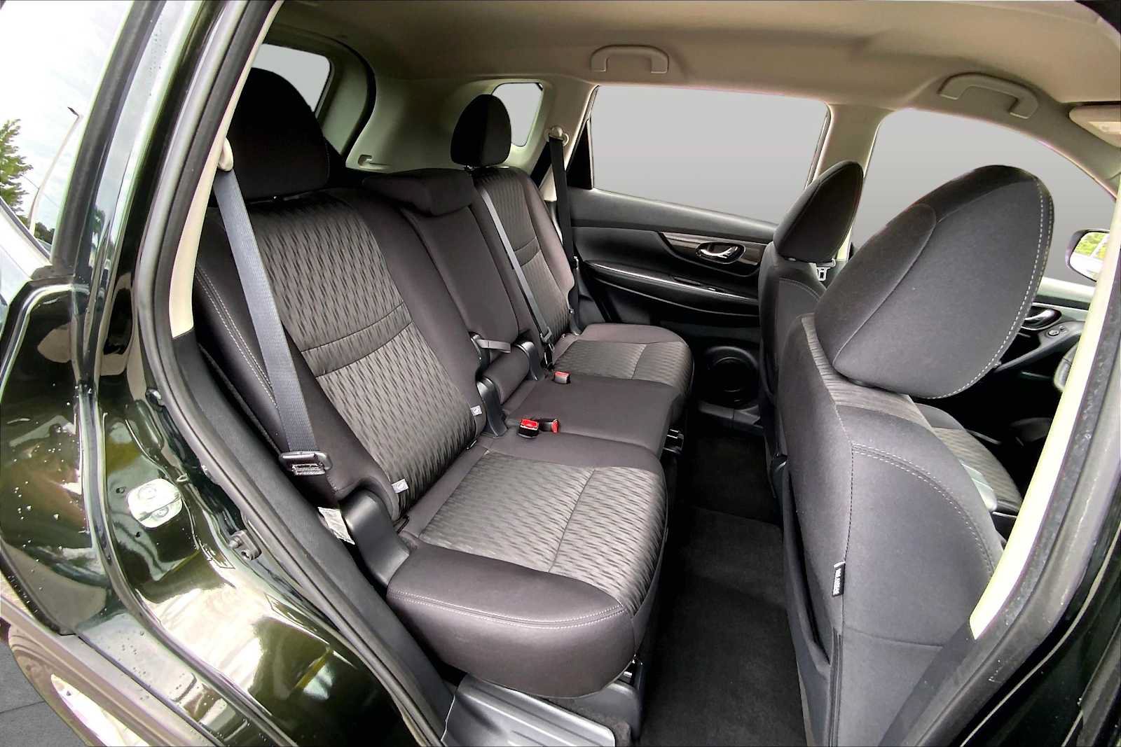 Used 2019 Nissan Rogue SV AWD/4WD image 18