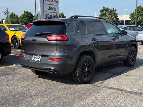 Used 2017 Jeep Cherokee Sport AWD/4WD image 3