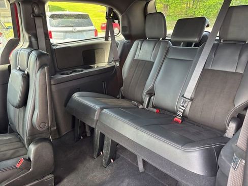 Used 2020 Dodge Grand Caravan SXT w/ Driver Convenience Group FWD image 15