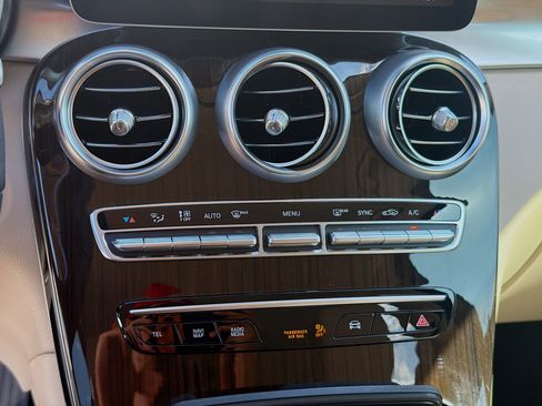 Used 2022 Mercedes-Benz GLC 300 w/ Premium Package Lite image 13