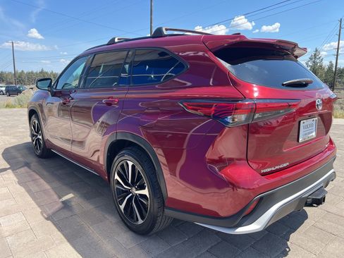 Used 2021 Toyota Highlander XSE AWD/4WD image 4