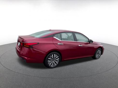 Used 2025 Nissan Altima 2.5 SV image 15