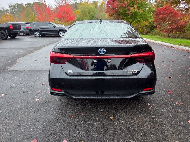 Used 2022 Toyota Avalon Limited w/ Advanced Safety Package FWD image 3