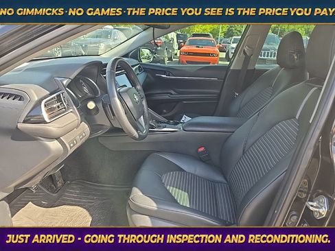 Used 2018 Toyota Camry SE w/ Convenience Package FWD image 15