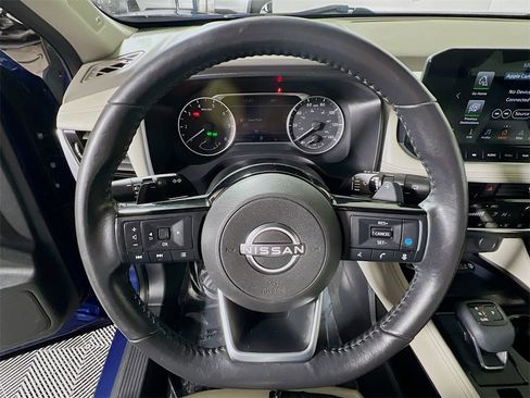 Used 2022 Nissan Rogue SL w/ SL Premium Package image 11