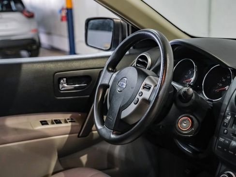 Used 2009 Nissan Rogue SL w/ Moonroof Pkg image 16