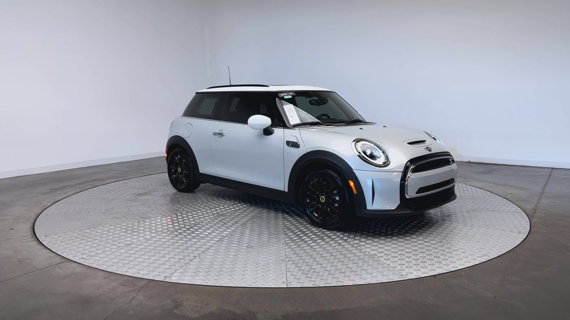 Used 2023 MINI Cooper SE FWD image 2