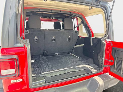 Used 2018 Jeep Wrangler Unlimited Sport S AWD/4WD image 10