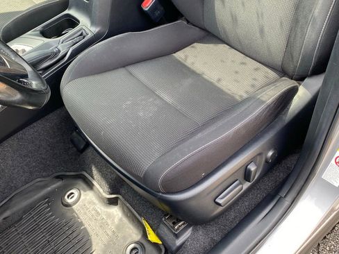 Used 2018 Toyota RAV4 XLE AWD/4WD image 25