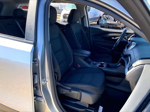 Used 2024 GMC Terrain SLE image 8