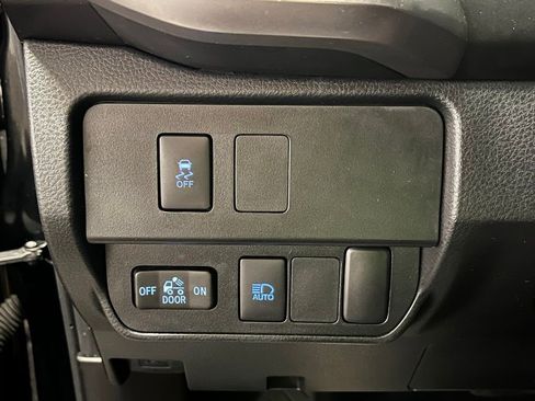 Used 2023 Toyota Tacoma SR5 RWD image 13