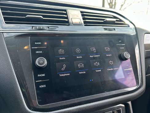 Used 2019 Volkswagen Tiguan SE image 9
