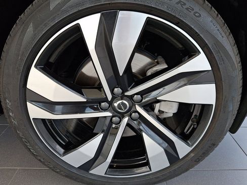 Used 2024 Volvo XC40 B5 Plus w/ Climate Package AWD/4WD image 8