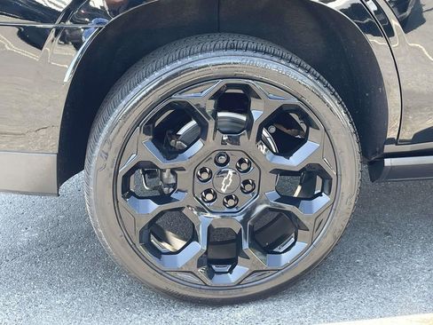 Used 2025 Chevrolet Tahoe High Country image 9