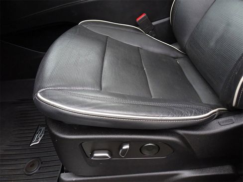 Certified 2022 Cadillac Escalade ESV Premium Luxury image 9