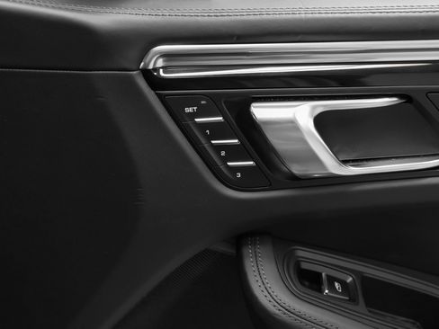 Certified 2023 Porsche Macan Turbo AWD/4WD image 21