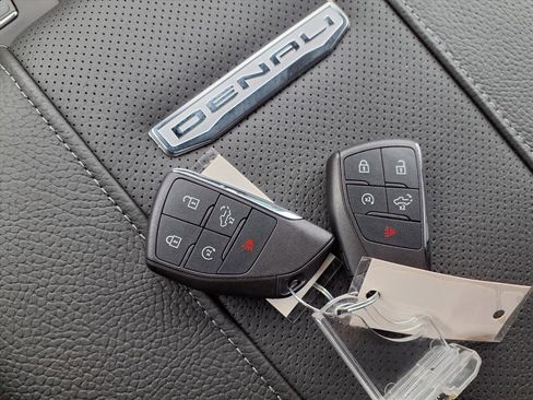 New 2026 GMC Sierra 2500 Denali w/ Denali Reserve Package image 19