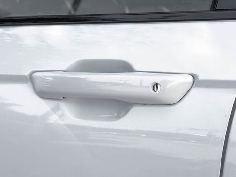 Used 2023 Jeep Grand Cherokee L Laredo image 50