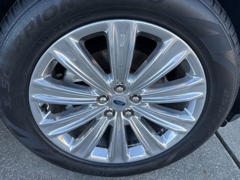 Used 2022 Ford Explorer Limited w/ Equipment Group 301A image 9