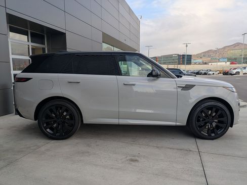 New 2026 Land Rover Range Rover Sport Dynamic SE image 4
