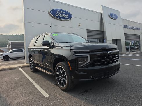 Used 2025 Chevrolet Tahoe RST w/ Comfort Package AWD/4WD image 1