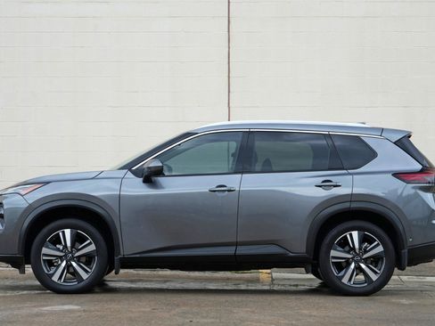 Used 2024 Nissan Rogue SL FWD image 8