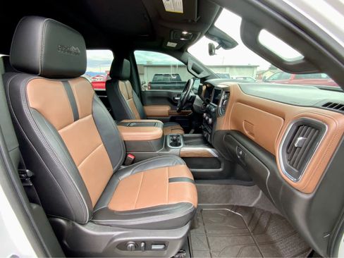 Used 2022 Chevrolet Silverado 1500 High Country w/ Technology Package image 28