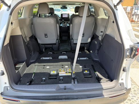 Used 2023 Toyota Sienna XLE FWD image 20