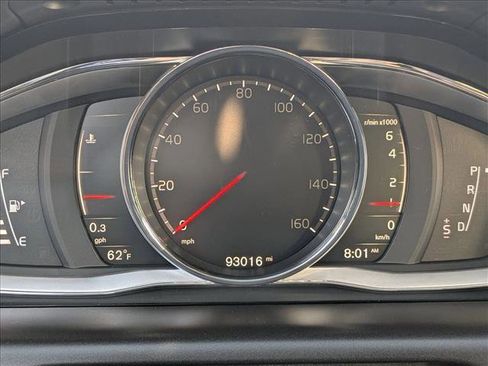 Used 2017 Volvo XC60 T6 Dynamic image 11