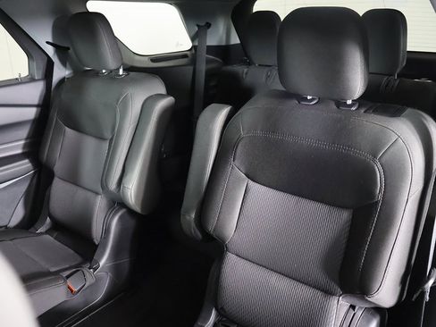 Used 2023 Ford Explorer XLT image 29