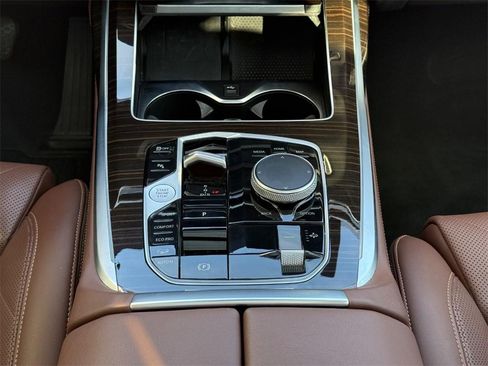 Used 2023 BMW X7 xDrive40i w/ Premium Package image 13